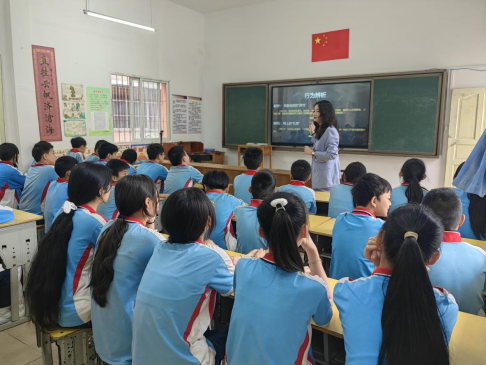 法律铠甲护成长—— 南宁市律师协会、南宁市律师行业妇女联...